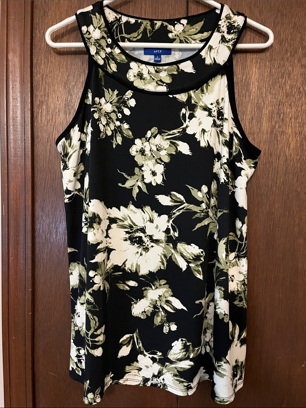 Apt. 9 Black and White Floral Scoop Neck Tank